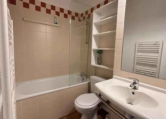 - Inout - 6 Beds Flat C-h26